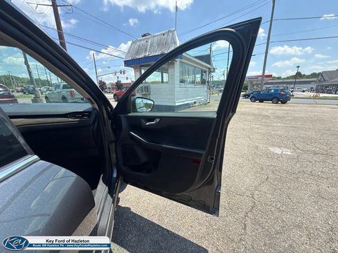 Used 2020 Ford Escape Titanium AWD/4WD image 34