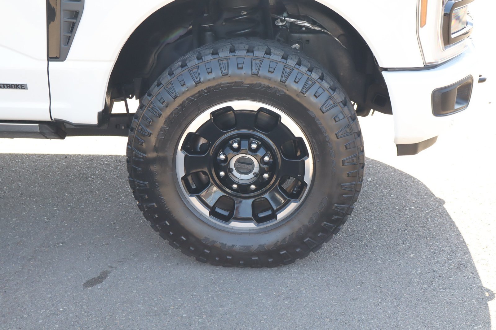 Used 2025 Ford F250 Platinum w/ Tremor Off-Road Package AWD/4WD image 10