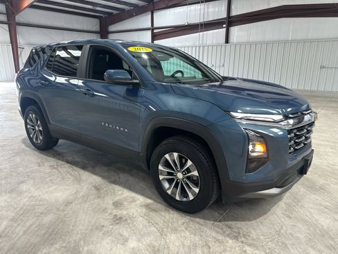 Used 2025 Chevrolet Equinox LT FWD image 7