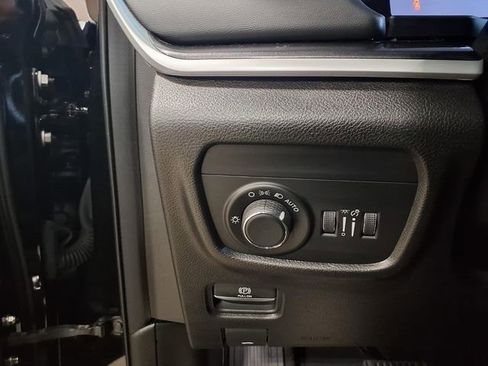 Used 2023 Jeep Grand Cherokee Altitude image 19