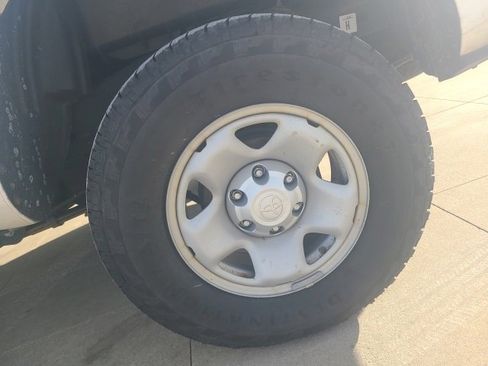 Used 2022 Toyota Tacoma SR image 11