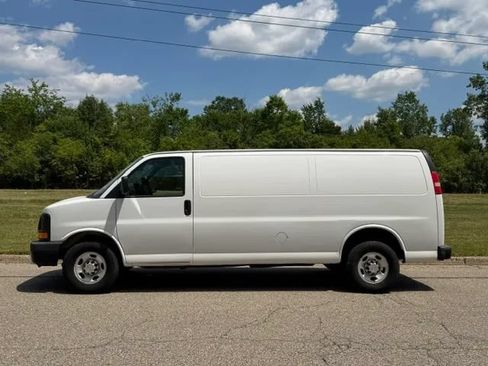 Used 2012 Chevrolet Express 2500 Extended RWD image 4