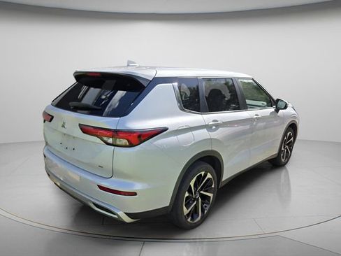 Used 2023 Mitsubishi Outlander SE FWD image 7