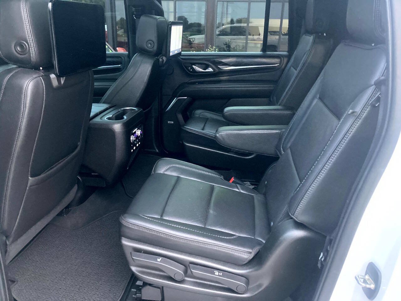 Used 2021 GMC Yukon XL Denali w/ Denali Ultimate Package AWD/4WD image 12