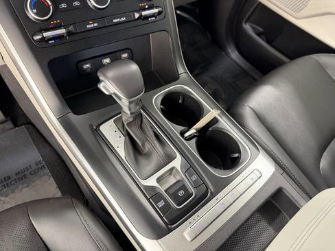 Used 2023 Kia Carnival LX image 19