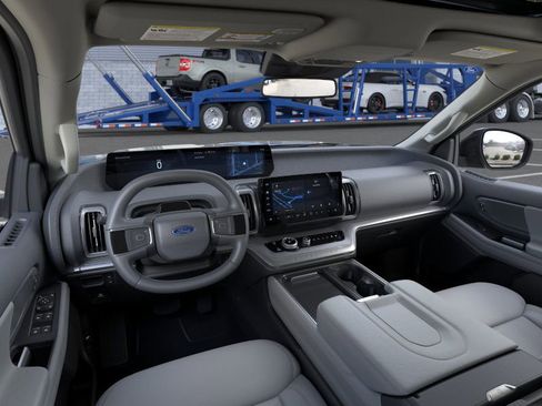 New 2025 Ford Expedition Active image 9
