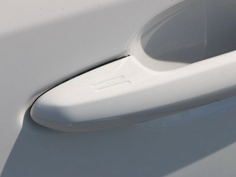 Used 2019 Toyota RAV4 XLE Premium FWD image 16