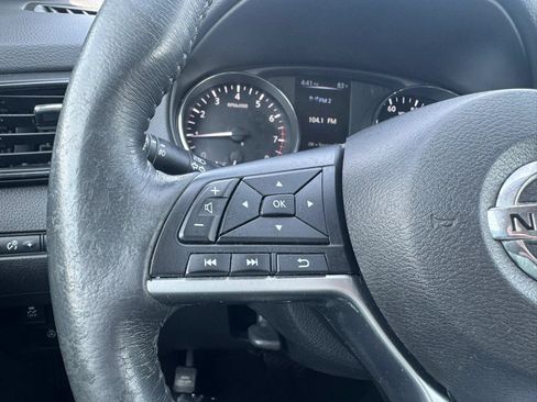 Used 2017 Nissan Rogue SV w/ Sun & Sound Touring Package AWD/4WD image 27