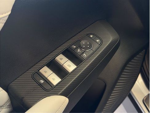 Used 2025 Mitsubishi Outlander 4WD Plug-In Hybrid image 10