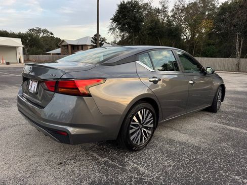 Used 2024 Nissan Altima 2.5 SV image 9