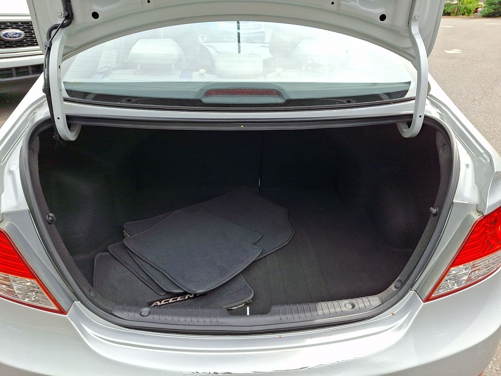 Used 2013 Hyundai Accent GLS w/ Premium Pkg FWD image 28