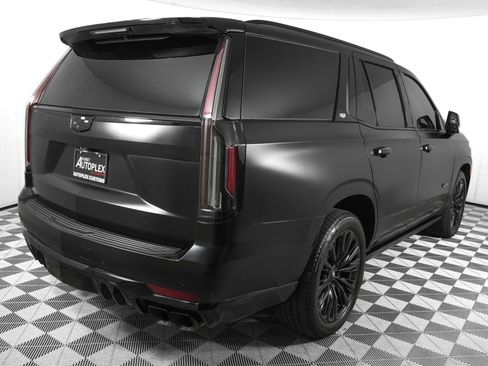 Used 2023 Cadillac Escalade V w/ LPO, ONYX Package AWD/4WD image 4