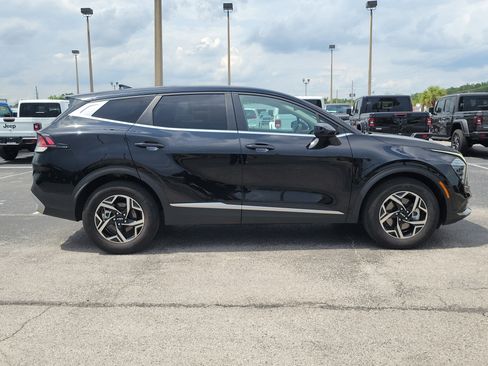 Used 2025 Kia Sportage LX FWD image 8
