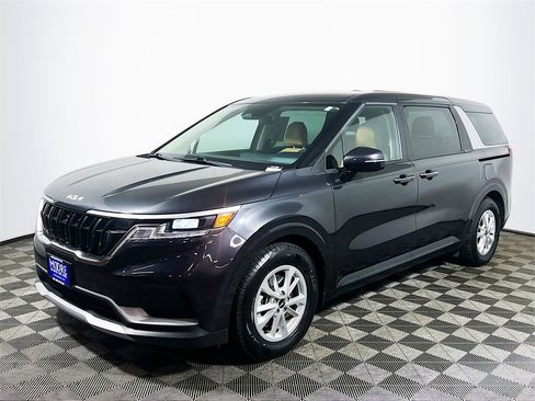 Used 2024 Kia Carnival LX image 4