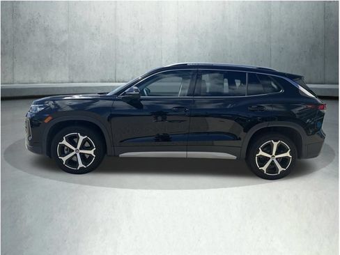 Used 2025 Volkswagen Tiguan SE AWD/4WD image 8