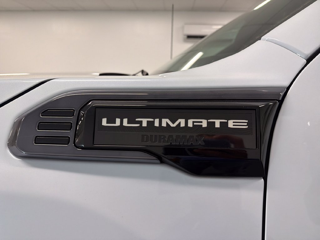 Used 2026 GMC Sierra 2500 Denali Ultimate w/ LPO, Black Badging Package AWD/4WD image 8