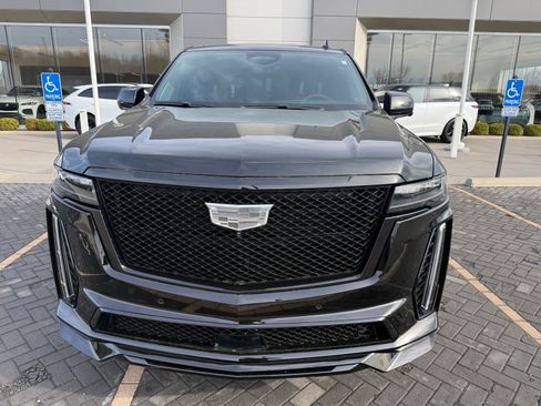 Used 2023 Cadillac Escalade ESV V w/ LPO, ONYX Package image 2