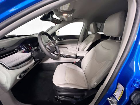 Used 2022 Jeep Compass Latitude image 14