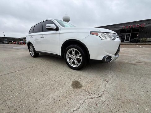 Used 2015 Mitsubishi Outlander SE image 8