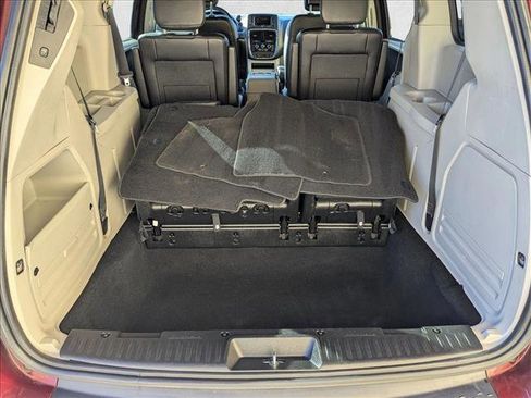 Used 2019 Dodge Grand Caravan SXT image 6