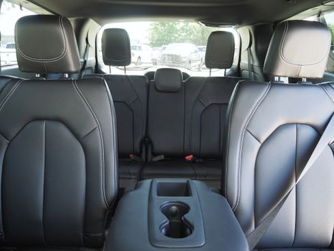 New 2025 Chrysler Pacifica Select w/ Uconnect Theater Family Group image 17