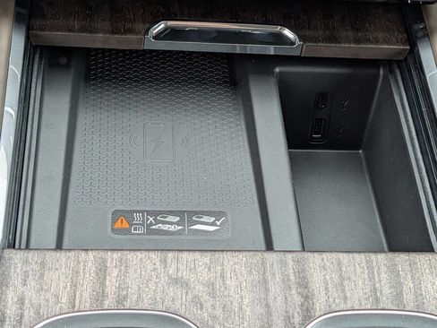 New 2026 GMC Acadia Denali Ultimate w/ LPO, Floor Liner Package AWD/4WD image 25
