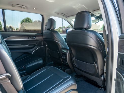 Used 2021 Jeep Grand Cherokee L Limited RWD image 16