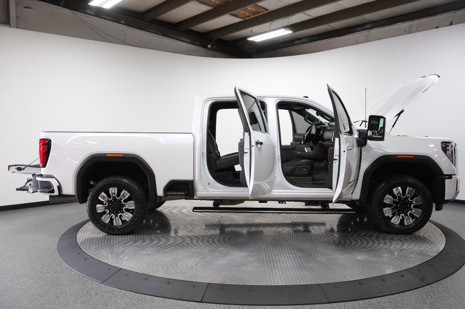 Certified 2024 GMC Sierra 2500 Denali w/ Denali Reserve Package AWD/4WD image 13