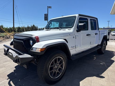 Used 2021 Jeep Gladiator Overland w/ Trailer Tow Package image 2
