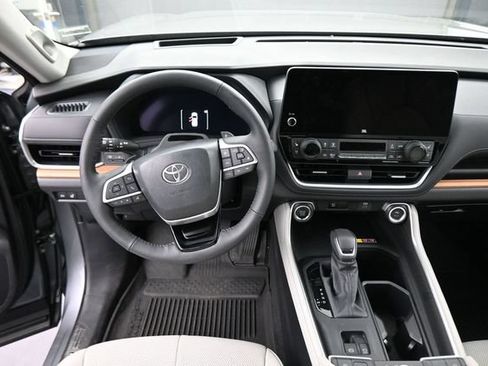 Used 2026 Toyota Grand Highlander AWD image 23
