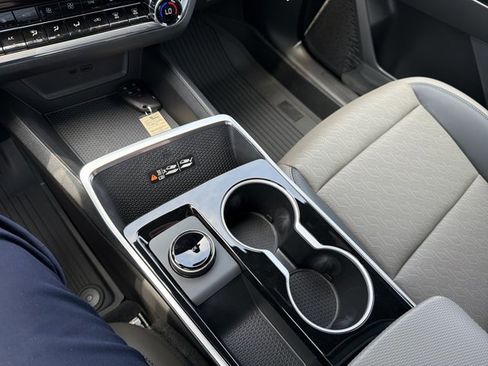 New 2026 Chevrolet Equinox LT w/ Convenience Package II FWD image 19