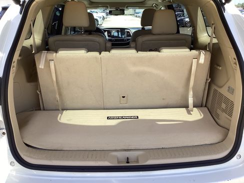 Used 2014 Toyota Highlander Limited Platinum AWD/4WD image 13