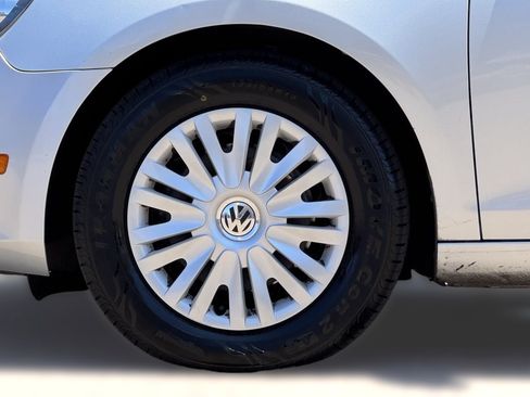 Used 2012 Volkswagen Golf 2-Door FWD image 12