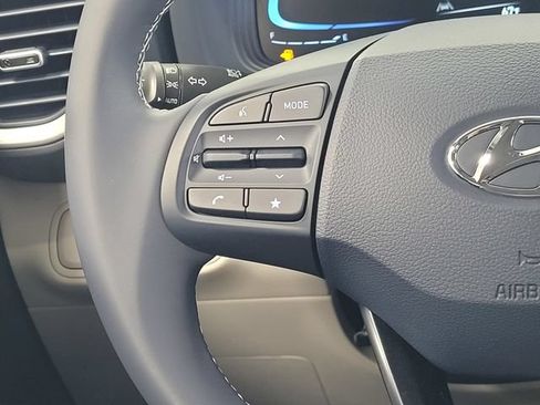 Used 2025 Hyundai Venue Limited FWD image 28