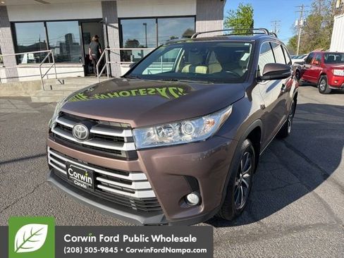 Used 2017 Toyota Highlander XLE w/ Carpet Mat Package AWD/4WD image 1