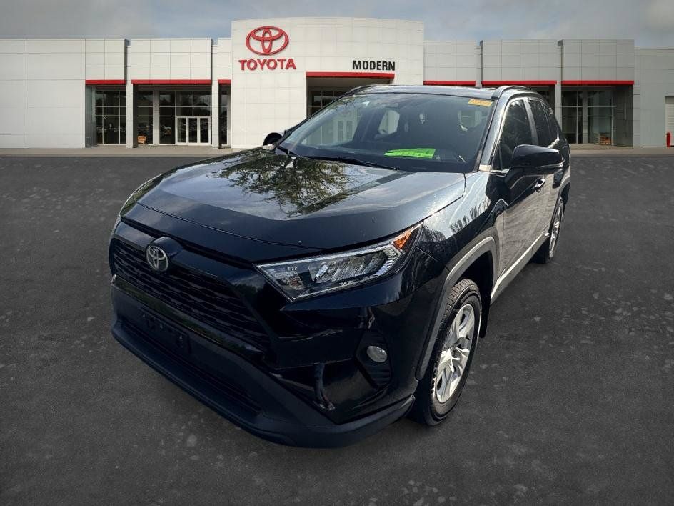 Used 2020 Toyota RAV4 XLE w/ Convenience Package AWD/4WD image 3