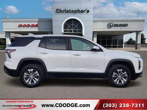 Used 2025 Chevrolet Equinox LT image 2