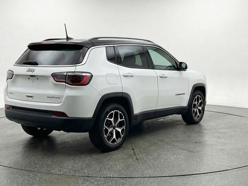 Used 2025 Jeep Compass Limited image 9