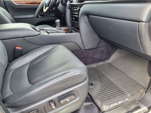 Used 2016 Lexus LX 570 4WD image 18