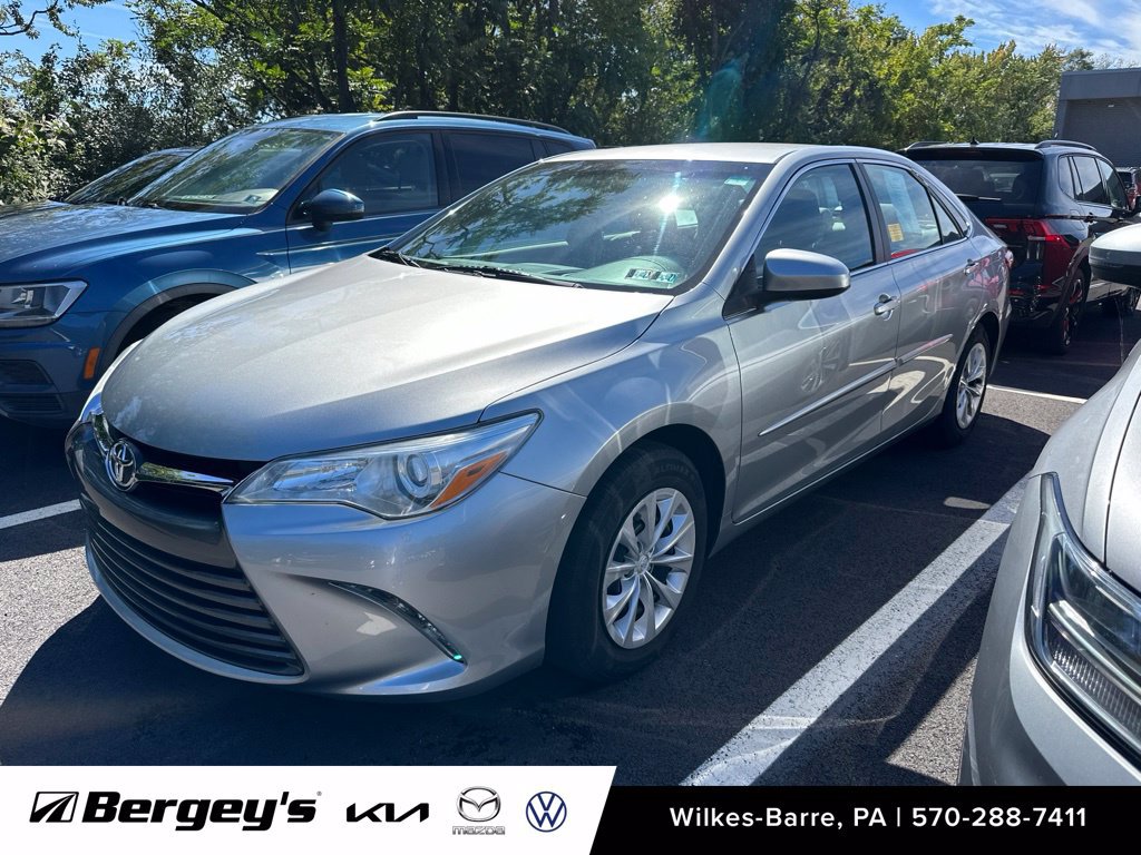 Used 2015 Toyota Camry LE FWD image 1