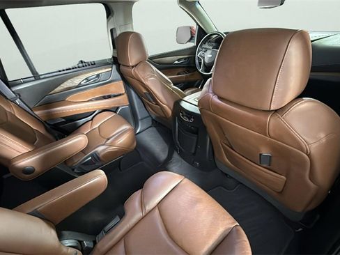 Used 2017 Cadillac Escalade Premium Luxury image 38