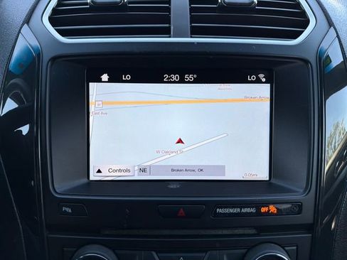 Used 2017 Ford Explorer XLT w/ Equipment Group 202A FWD image 12