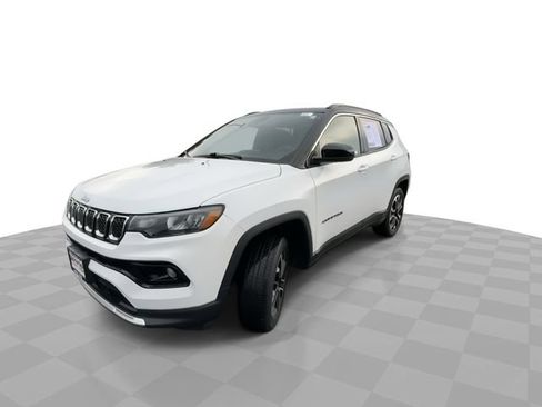 Used 2023 Jeep Compass Limited w/ Sun and Sound Group AWD/4WD image 4
