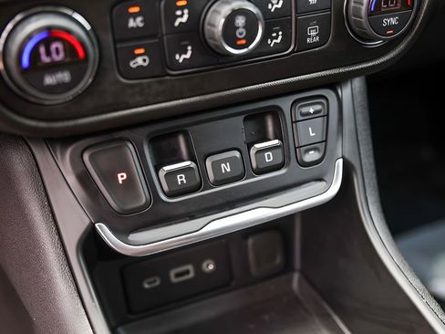 Used 2021 GMC Terrain SLE w/ Driver Convenience Package FWD image 23
