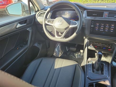 Used 2023 Volkswagen Tiguan SE image 10