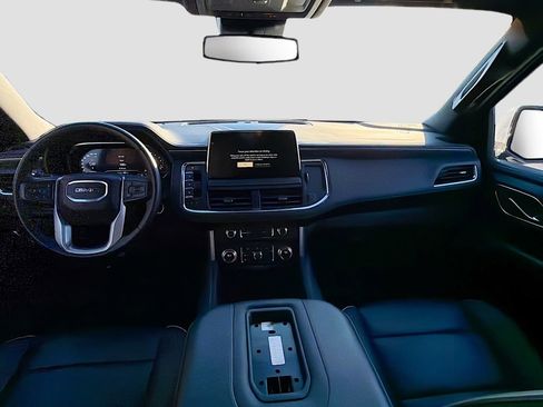 Used 2024 GMC Yukon SLT image 16