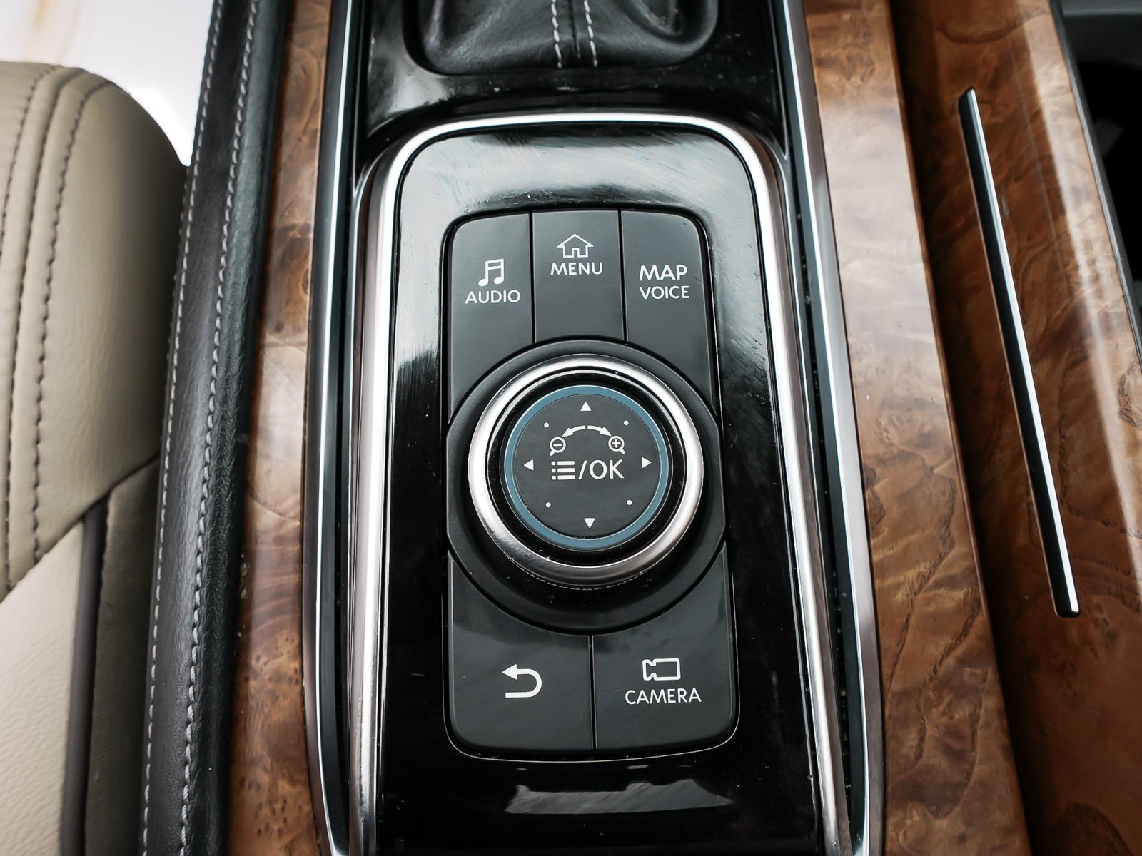 Used 2023 Nissan Armada SL w/ Captain's Chairs Package AWD/4WD image 26