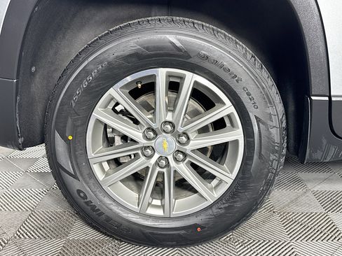 Used 2023 Chevrolet Traverse LT image 29