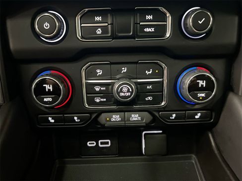 Used 2022 Chevrolet Tahoe LT image 17