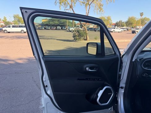 Used 2021 Jeep Renegade Latitude w/ Sun & Sound Group image 21